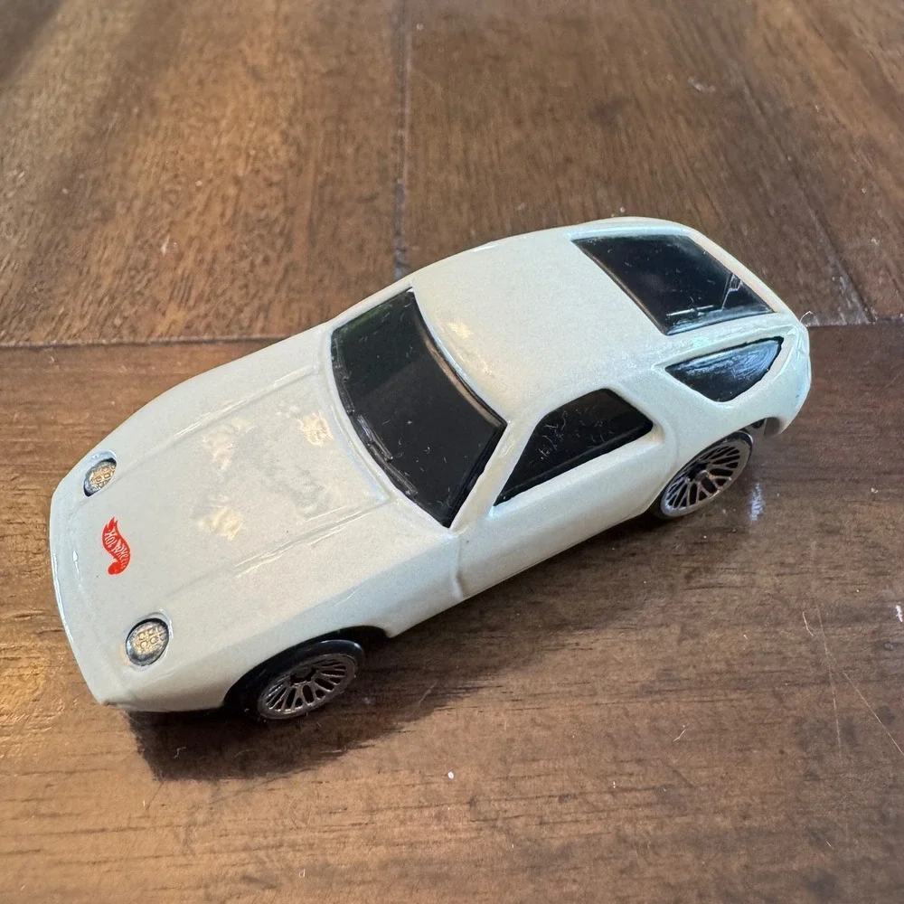 Hot Wheels Porsche 928 Pearl White 1978 Mattel Diecast Car Malaysia